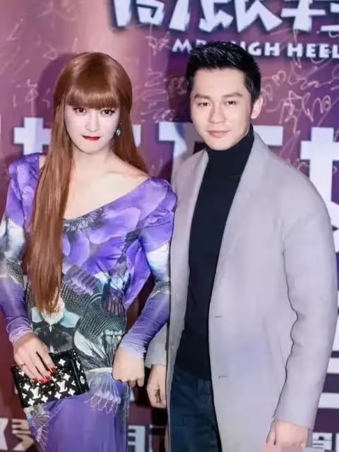 紅毯上的奇葩穿搭:楊冪罕見翻車,有人西裝當圍脖,有人男扮女裝
