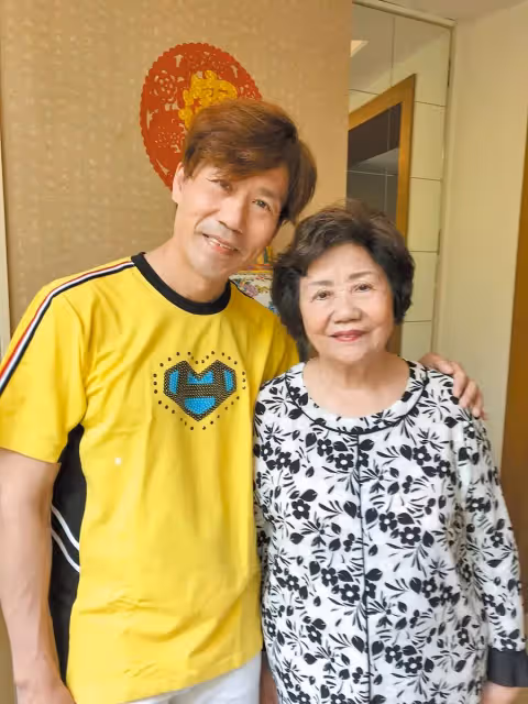 羅時豐一生最痛！剛出道歷經「奶奶、父親3天相繼過世」　他坦言「賺再多錢也沒用」今好好孝順母親