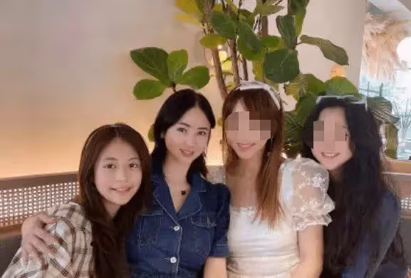 翁虹被營銷太過了，52歲怎麼可能會不老，網友：穿的再年輕體態也裝不了！