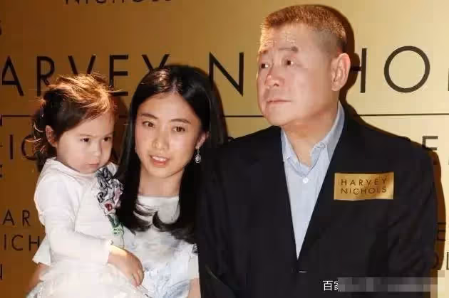 帶著3個女兒嫁給他!他待繼女如親生,如今繼女每月給他100萬「逆轉人生」:再也不用去工地!