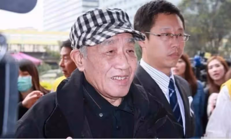 他是「一代歌王」, 卻三婚娶小33歲好友女兒, 如今他們過成這般