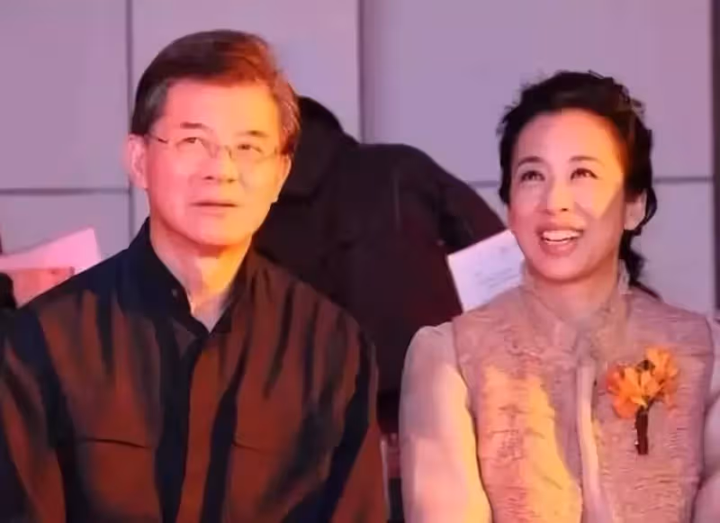 朱玲玲丈夫羅康瑞兒子,拒繼承父親500億巨額財產,只為給母親爭一口氣:我的人生靠自己!