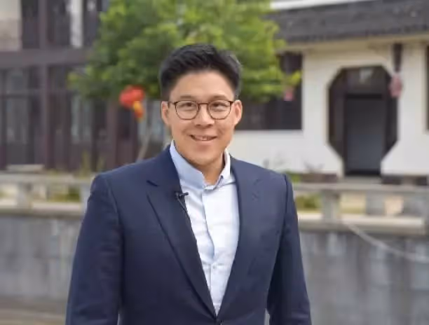 朱玲玲丈夫羅康瑞兒子，拒繼承父親500億巨額財產，只為給母親爭一口氣：我的人生靠自己！