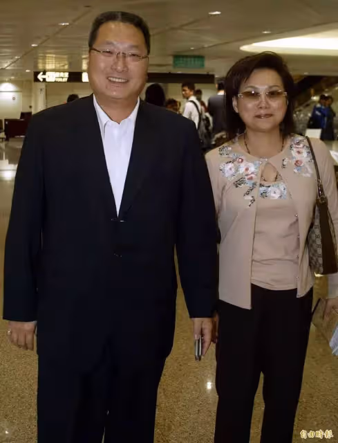 以為能白頭偕老，偶像始祖嫁百億總裁月領不到萬元，癡等夫14年終悟，大難臨頭各自飛