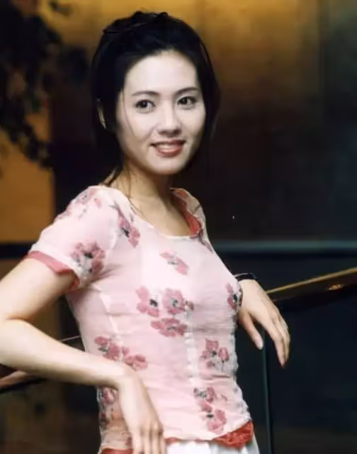 一代影后!被閨蜜曝醜聞「前程盡毀」 56歲和女兒相依為命「母女合照顏值超高」