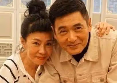 56億身家無私捐出!「親姐露宿街頭」周潤發遭批:親情淡薄 胞姐證「早有安排」:我們以他為榮