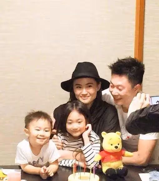 為愛守候!他21歲對14歲的她「一見鍾情」 7年後「終娶回家」如今女兒顏值逆天