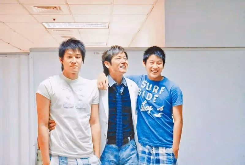 離開老婆眼淚止不住！「暴脾氣」徐乃麟「搭飛機通勤加國9年」只為陪妻買菜，入行30年不應酬：要陪小孩睡覺
