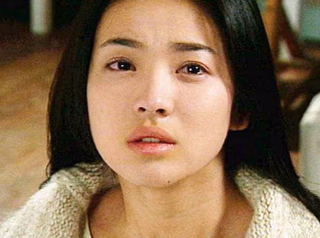 新婚孫藝珍美貌太絕！韓網熱議永遠的「白月光」韓星，金泰希、全智賢美貌成為傳說