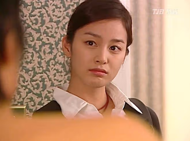 新婚孫藝珍美貌太絕！韓網熱議永遠的「白月光」韓星，金泰希、全智賢美貌成為傳說