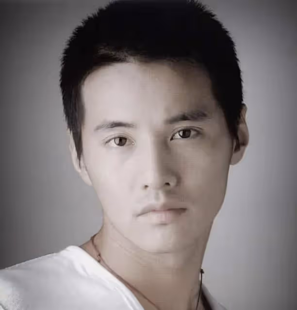 44歲元斌吃了防腐劑!息影12年只肯拍廣告,婚禮很節儉兒子已6歲