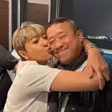 參加好友婚禮！曾志偉喝醉上台「邀賓客一起默哀」全場傻眼　「婚姻結局一語成讖」新娘也是明星