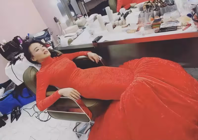 差點認不出來！昔日女神「隱疾纏身2個月」大崩潰　突曬45歲狀態「滿臉憔悴」嚇壞網友