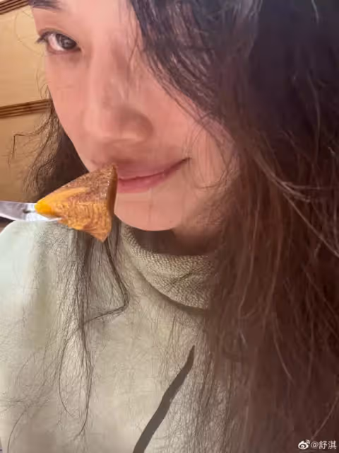 差點認不出來！昔日女神「隱疾纏身2個月」大崩潰　突曬45歲狀態「滿臉憔悴」嚇壞網友