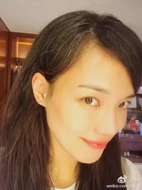 差點認不出來！昔日女神「隱疾纏身2個月」大崩潰　突曬45歲狀態「滿臉憔悴」嚇壞網友