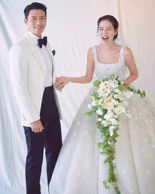 玄彬孫藝珍婚紗照曝光!夫妻倆雙手緊牽,孫藝珍笑靨如花美翻天