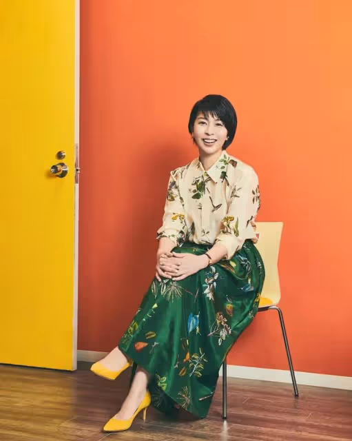45歲的她活得無懼年齡,一身優雅的氣質,美得驚艷時光