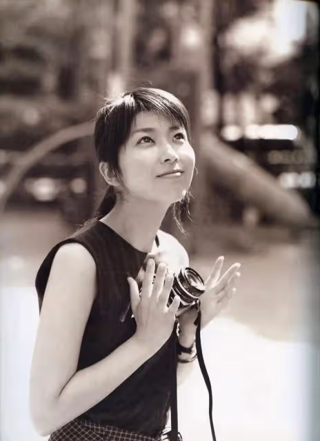 45歲的她活得無懼年齡,一身優雅的氣質,美得驚艷時光