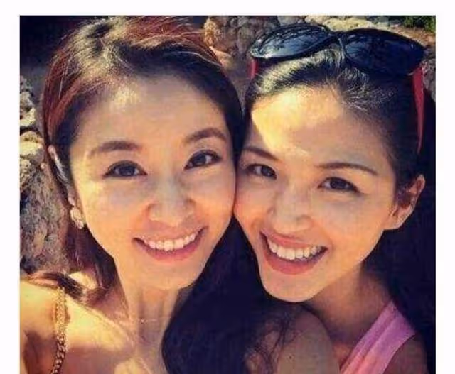 林心如妹妹曝光!赴美求學「短暫當過藝人」 相差9歲「同父異母」姊妹情深