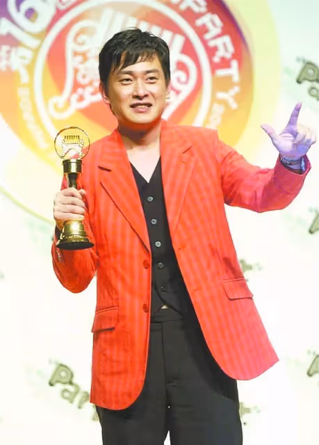 到處寄宿親戚家!王識賢感謝媽媽「打零工養大三兄妹」「爸爸是心裡缺口」失去後他才懂得珍惜