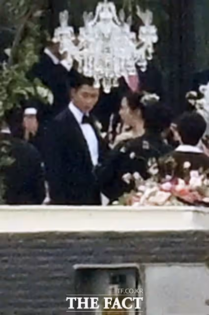 玄彬孫藝珍婚禮現場曝光！布置現場貼頭合照甜過偶像劇