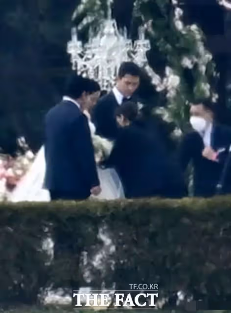 玄彬孫藝珍婚禮現場曝光！布置現場貼頭合照甜過偶像劇