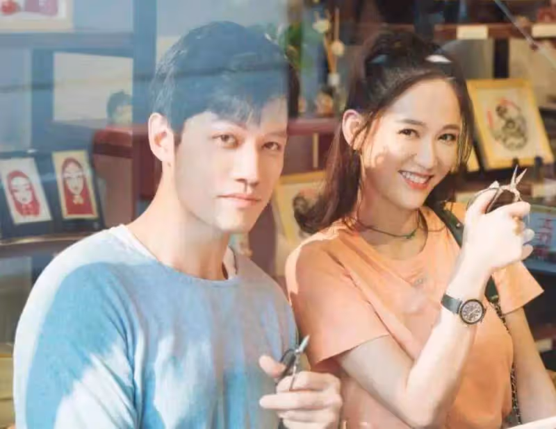 陳喬恩與男友Alan領證結婚, 經紀人開心獻祝福