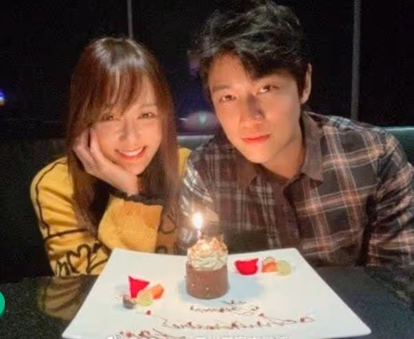 恭喜,陳喬恩結婚了,與艾倫現身民政局,手挽未婚夫好甜蜜!