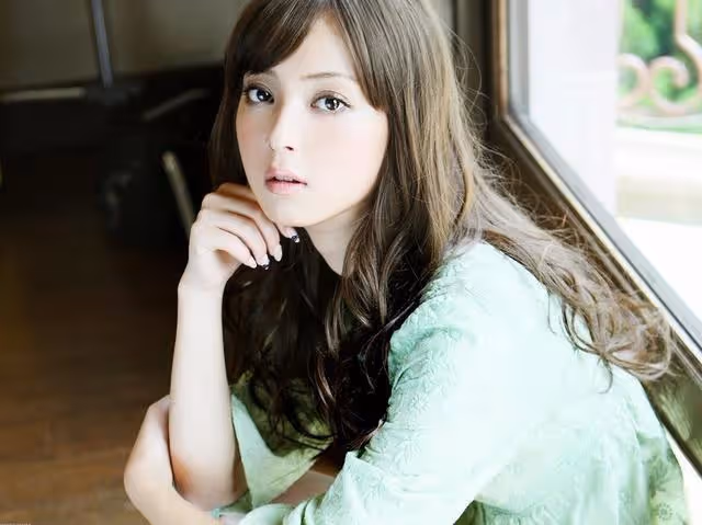 悲慘女神佐佐木希:幼年因父親走上太妹路,如今丈夫讓她顏面盡失