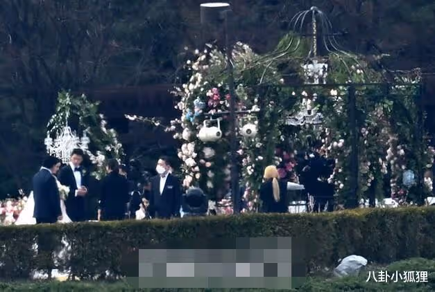 玄彬孫藝珍婚禮現場曝光,父親牽女兒進場,婚禮大廳布置浪漫華麗