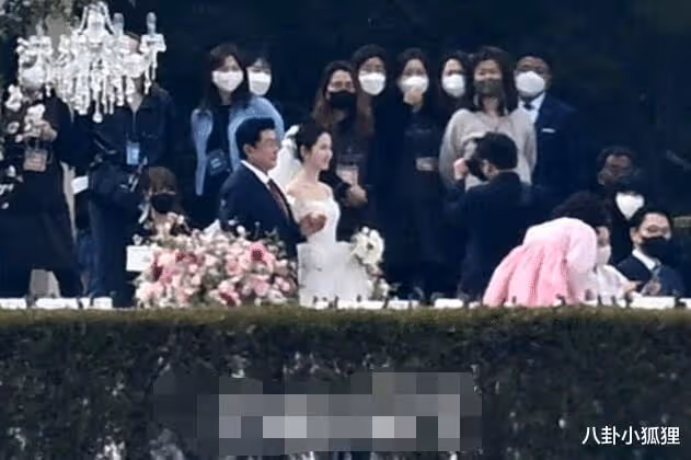 玄彬孫藝珍婚禮現場曝光,父親牽女兒進場,婚禮大廳布置浪漫華麗