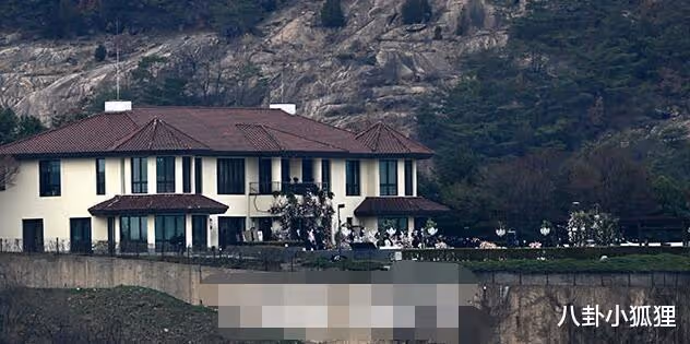 玄彬孫藝珍婚禮現場曝光,父親牽女兒進場,婚禮大廳布置浪漫華麗