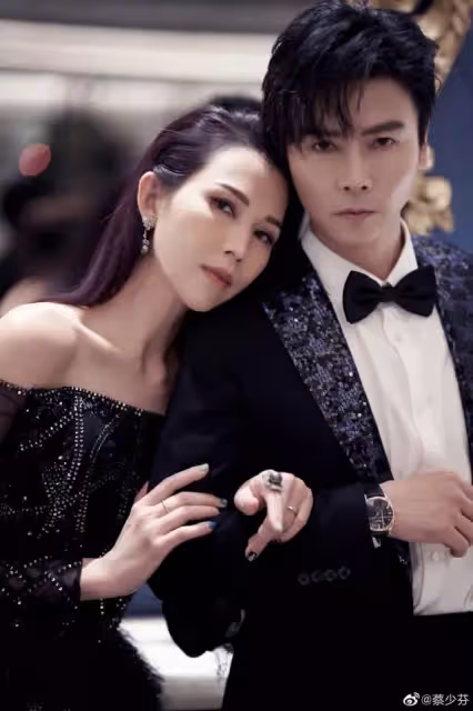 46歲高齡產第三胎！資深女星自爆「10年沒睡過完整覺」半夜4點被吵醒　顧三娃累癱「肩膀痛了4個月」當媽不求回報