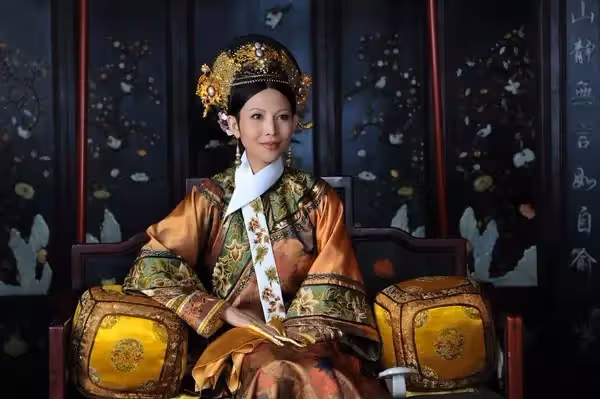 46歲高齡產第三胎！資深女星自爆「10年沒睡過完整覺」半夜4點被吵醒　顧三娃累癱「肩膀痛了4個月」當媽不求回報