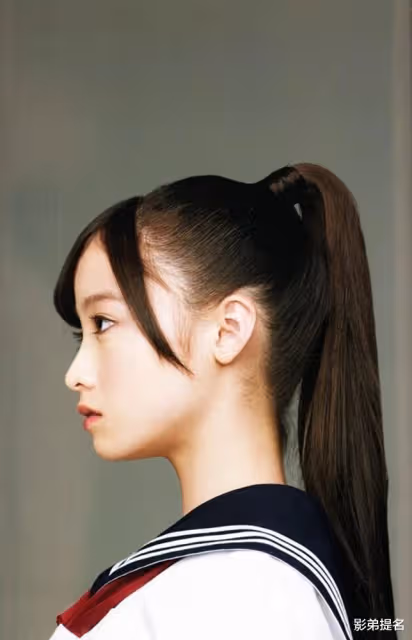 22歲女星買下3億豪宅，千年一遇美少女收入驚人