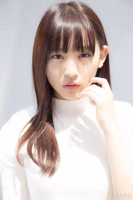 22歲女星買下3億豪宅，千年一遇美少女收入驚人