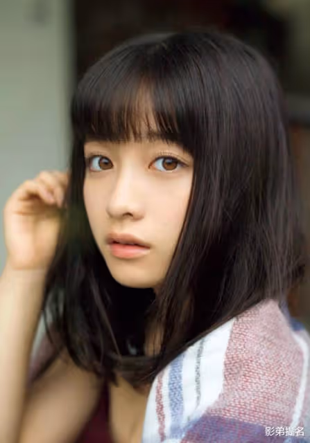 22歲女星買下3億豪宅，千年一遇美少女收入驚人