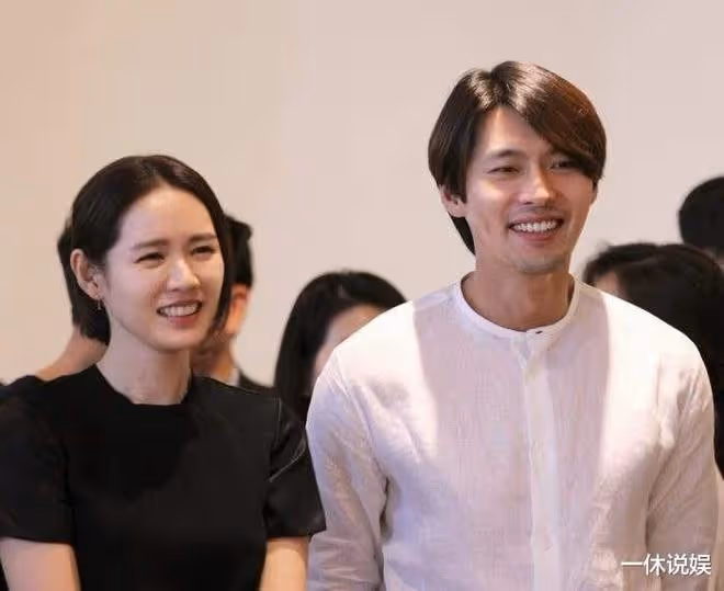 宋仲基現身玄彬婚禮現場,為其送上祝福,引髮網友熱議