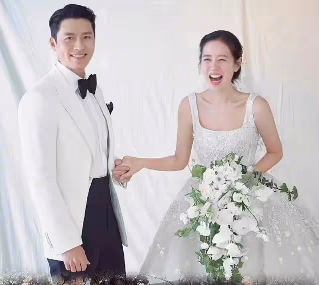 玄彬孫藝珍婚禮現場圖曝光,現場布置浪漫又溫馨,孫藝珍激動落淚