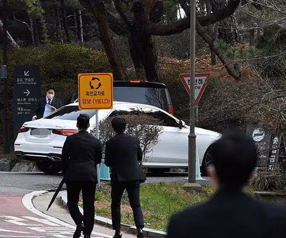 玄彬孫藝珍婚禮現場圖曝光,現場布置浪漫又溫馨,孫藝珍激動落淚