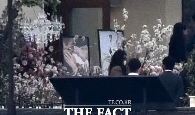 玄彬孫藝珍婚禮現場圖曝光,現場布置浪漫又溫馨,孫藝珍激動落淚