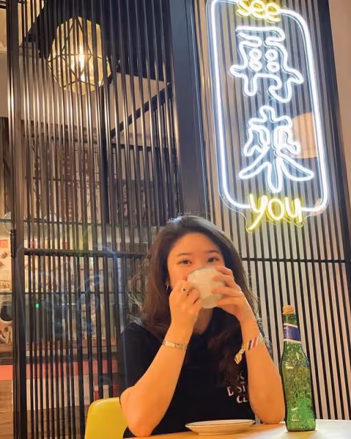 74歲前TVB金牌綠葉在女兒茶餐廳幫忙，低調樸素毫無明星架子