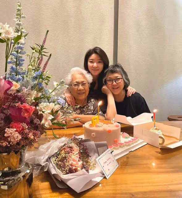 74歲前TVB金牌綠葉在女兒茶餐廳幫忙，低調樸素毫無明星架子