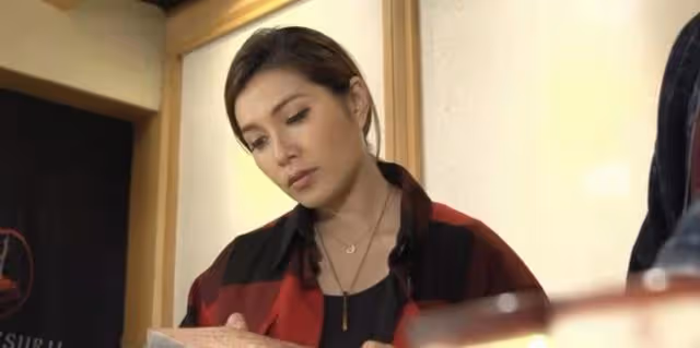 靠自強！香港女星從歌手變餐廳老闆娘，更經歷家暴離婚做單親媽媽
