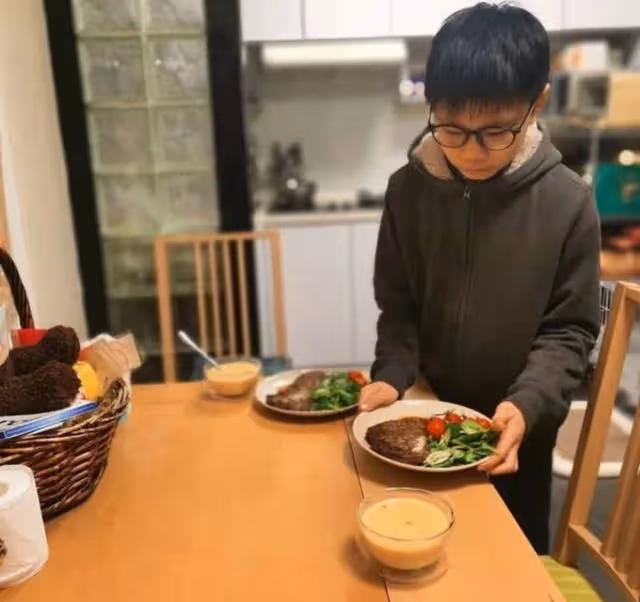 靠自強！香港女星從歌手變餐廳老闆娘，更經歷家暴離婚做單親媽媽