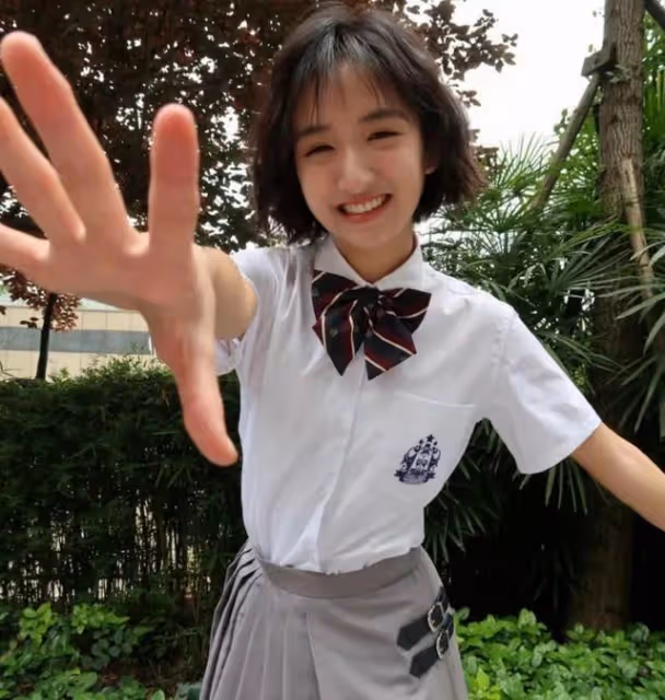 長相出眾！港片女神柏安妮女兒首拍廣告曬舞技，因甜美清純獲關注