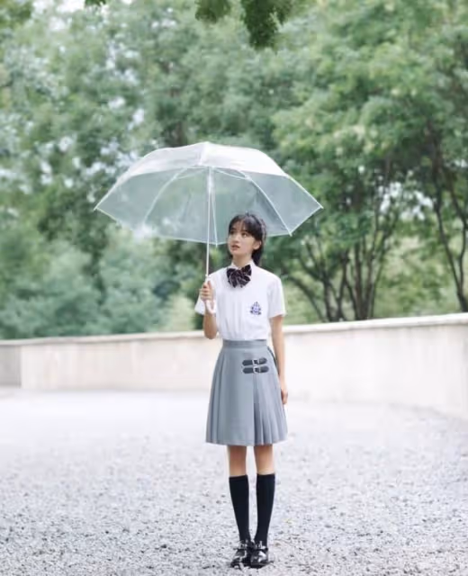 長相出眾！港片女神柏安妮女兒首拍廣告曬舞技，因甜美清純獲關注