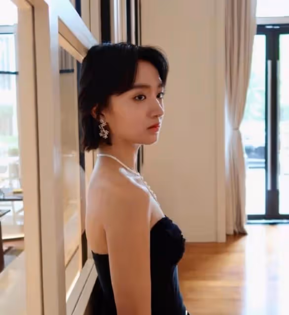 長相出眾！港片女神柏安妮女兒首拍廣告曬舞技，因甜美清純獲關注