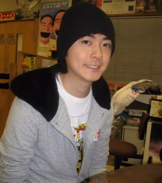 起起落落！知名歌手屢傳死訊致工作大減，曾憑花美男形象紅極一時