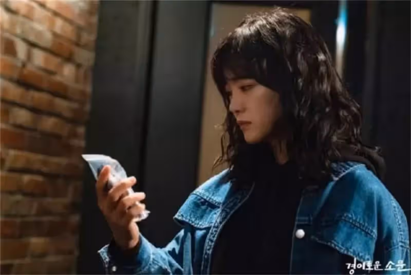 《社內相親》爆火！金世正成國民女友，曾靠救助金長大，今成爆款女王
